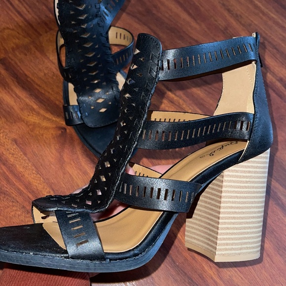 Women's Block Heels - Picture 4 of 7